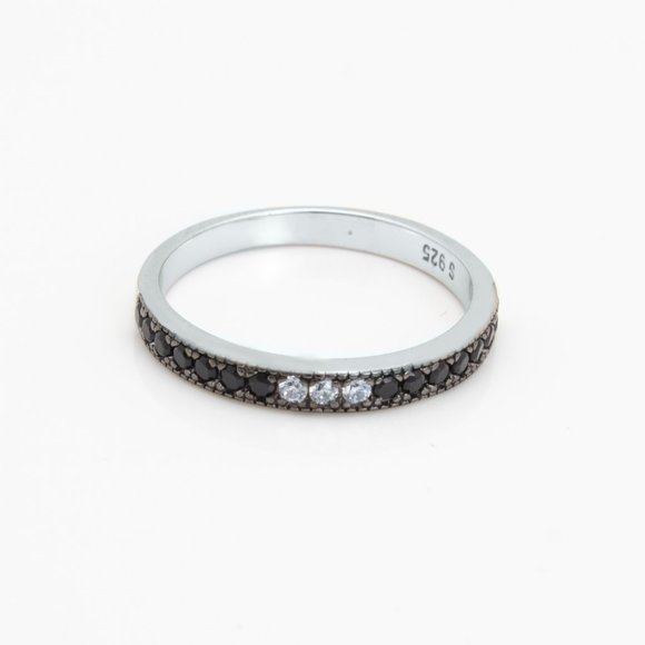 Classy and Stunning Ring Size 6 - Picture 2 of 4